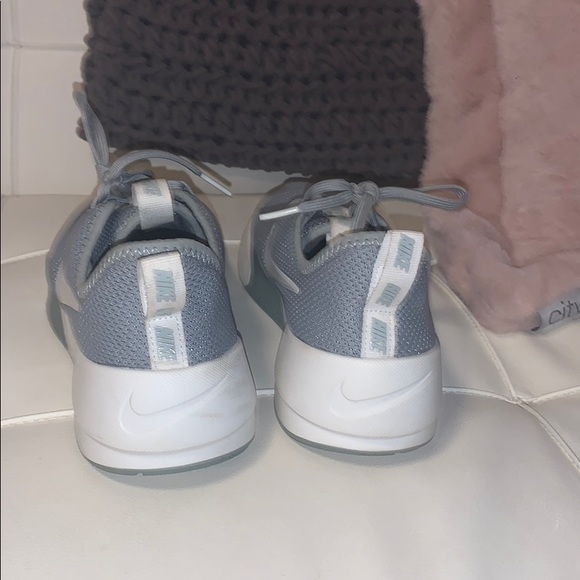 Nike running shoes - Picture 3 of 4